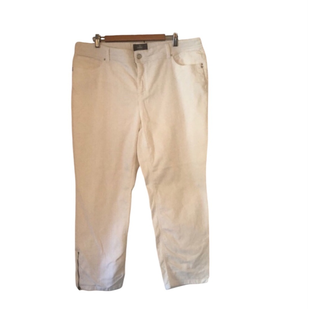 Women’s white spring So Slimming by Chicos ankle zipper pants